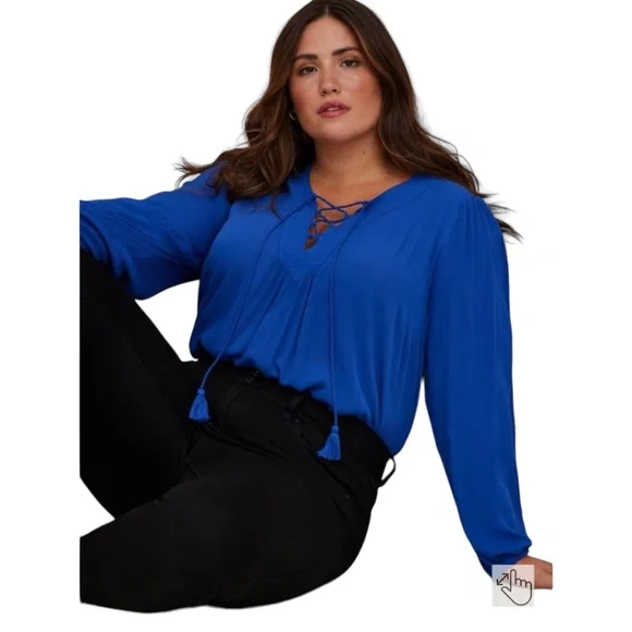 NWT Torrid Plus Crinkle Gauze Lace-Up Top Size 0 (12) in Surf the Web (Blue) - Picture 3 of 8